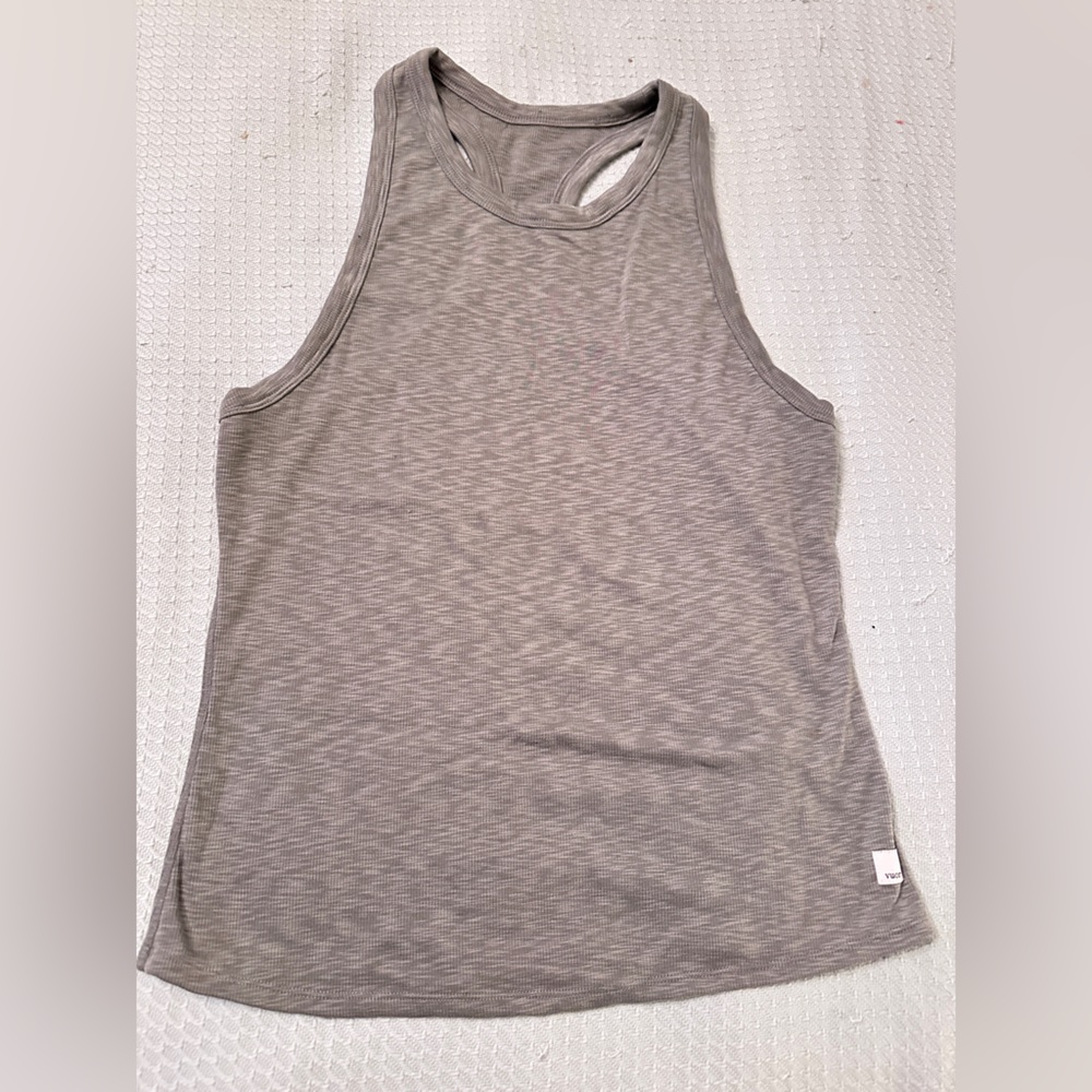 Vuori Heather Olive Green tank